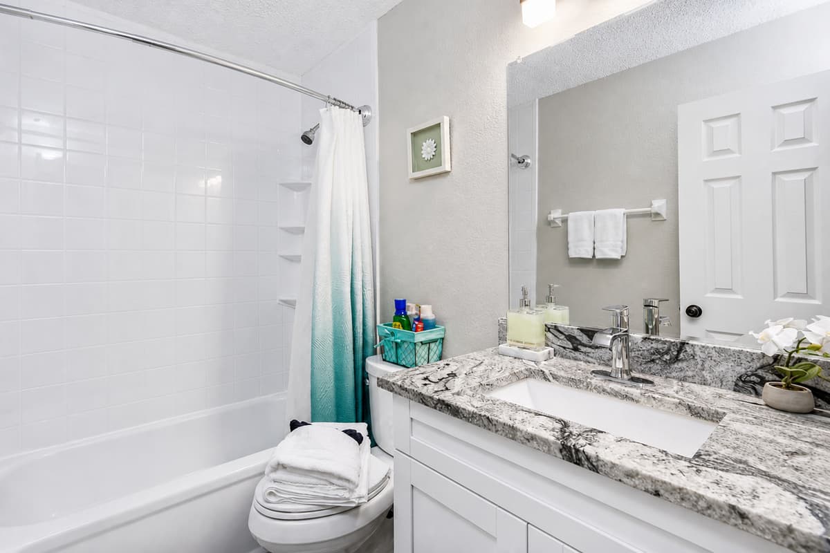 A gorgeous bathroom that has a beautiful sink, vanity mirror, bathtub and shower and toilet. Don't we all love a clean bathroom that has enough space for us to move around? If you are interested in this property, send us an inquiry now!