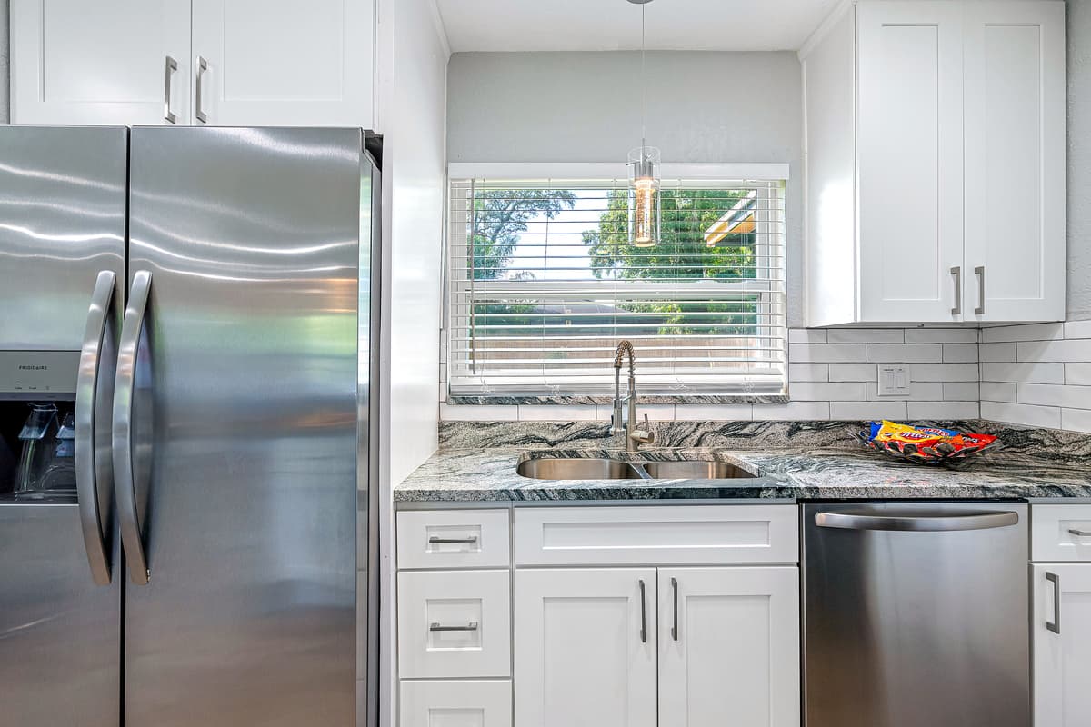 Did you bring a lot of food and beverages for this trip? No worries! Our spacious refrigerator has more than enough space! Send us a message if you have any questions.