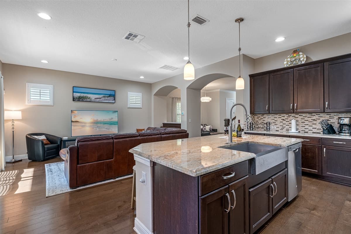 Everyone wants to join the meal preparation? Worry not! This spacious kitchen has everything that you need and has more than enough pace for you all! Send us a message!
