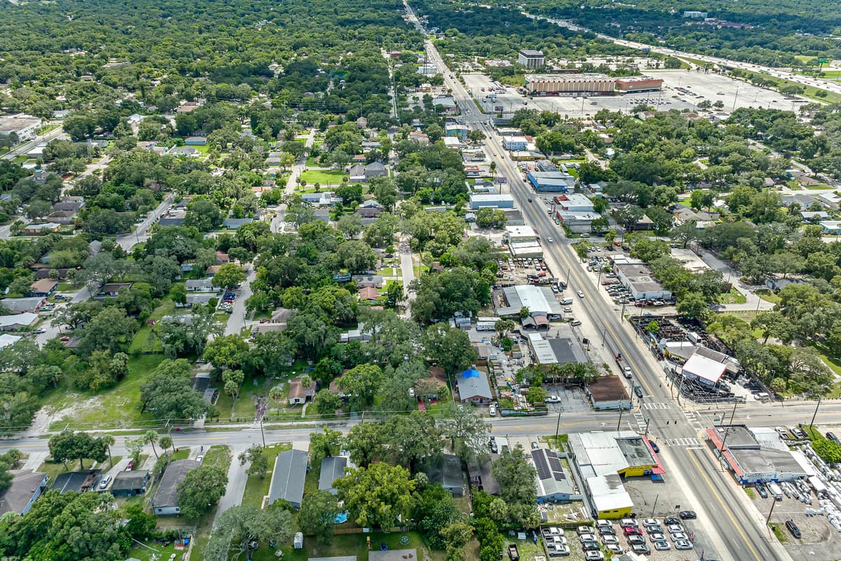 Incredible aerial view of our safe and wonderful neighborhood. Enjoy the view outside showcasing beautiful properties in the area. Do you like this property? Don't hesitate and send us an inquiry as soon as possible!