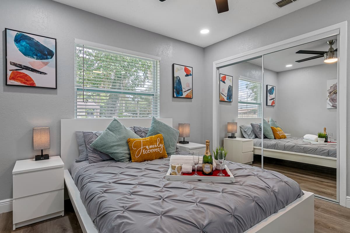Elegant bedroom with queen size bed, smart TV and full sized mirror closet. Enjoy the comfort while staying at your home far from home. Do you love what you see? Don't think twice and send us an inquiry as soon as possible!