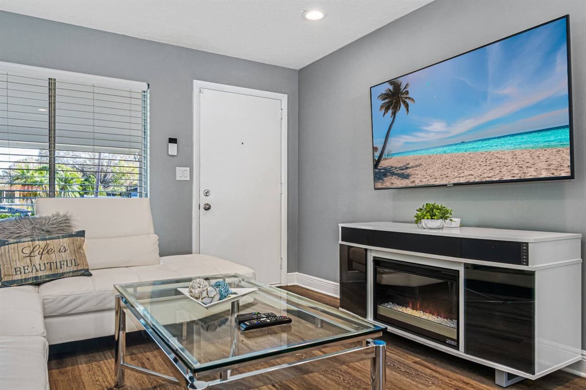 Want to catch up on your favorite series or want to watch a list of movies? We got you! Watch those in this gorgeous living area and have the best time of your stay with family! 