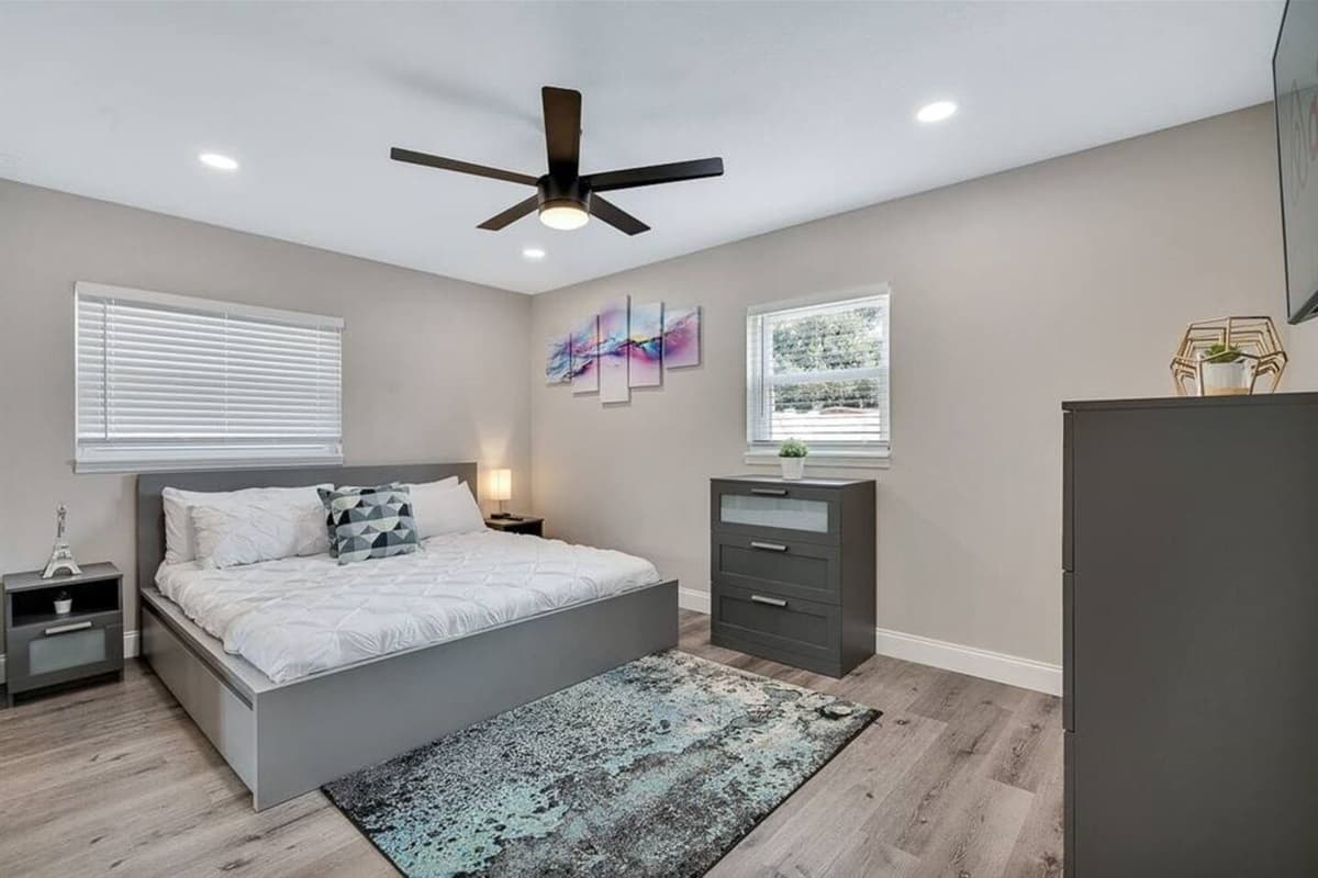 Exquisite bedroom with king size bed, drawers, and smart TV. Feel comfortable during your stay while making wonderful memories with family and friends. Don't hesitate to send us an inquiry about the property now!