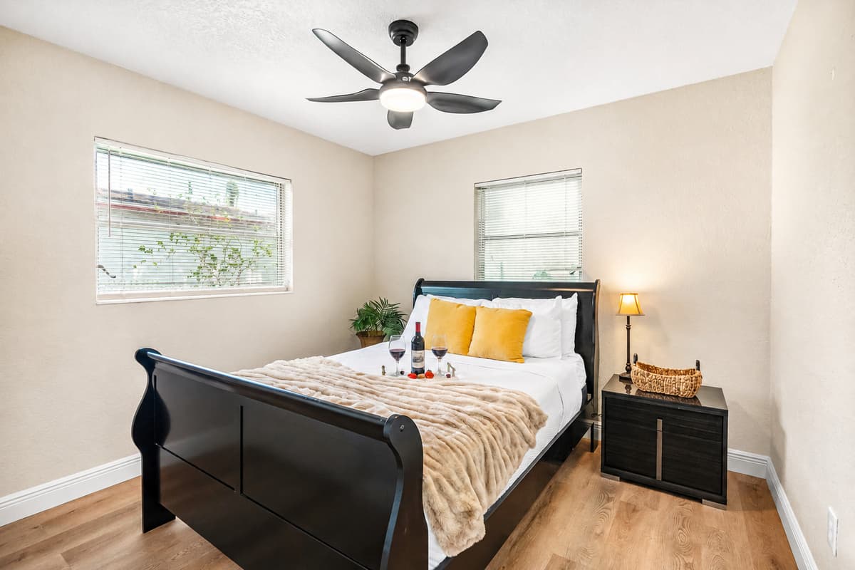 The mattress is soft yet supportive, complemented by high-quality linens, fluffy pillows, and a cozy comforter to ensure a restful night’s sleep.