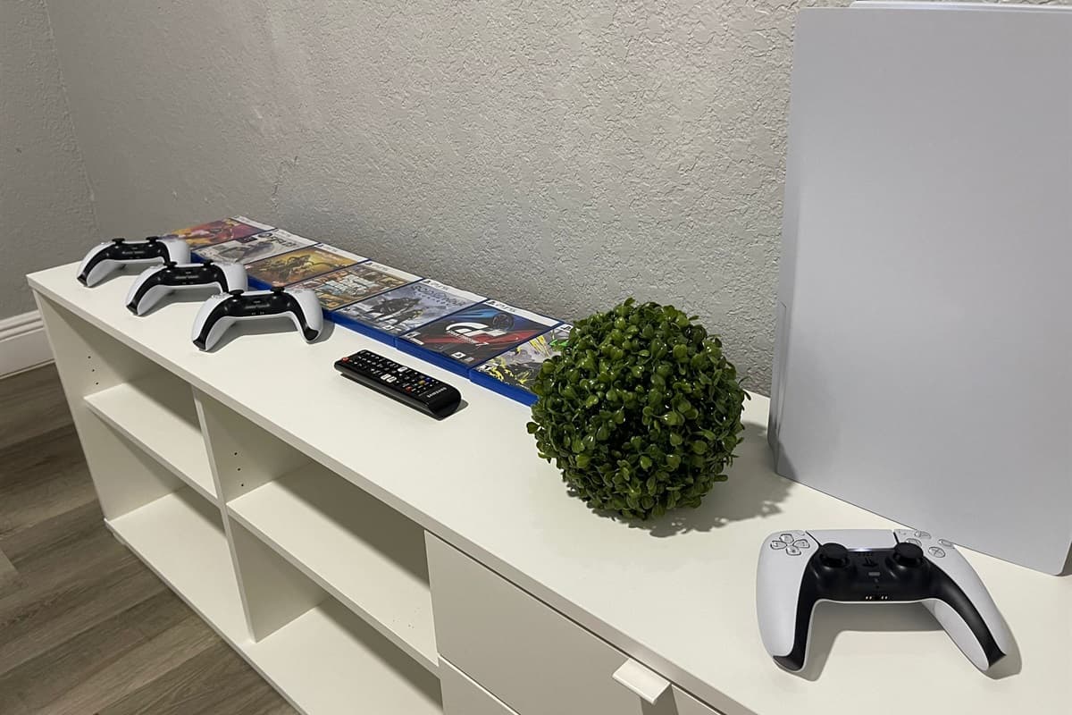 Whether you're navigating virtual worlds, engaging in epic battles, or exploring intricate storylines, the expansive TV ensures that every detail is vividly showcased.