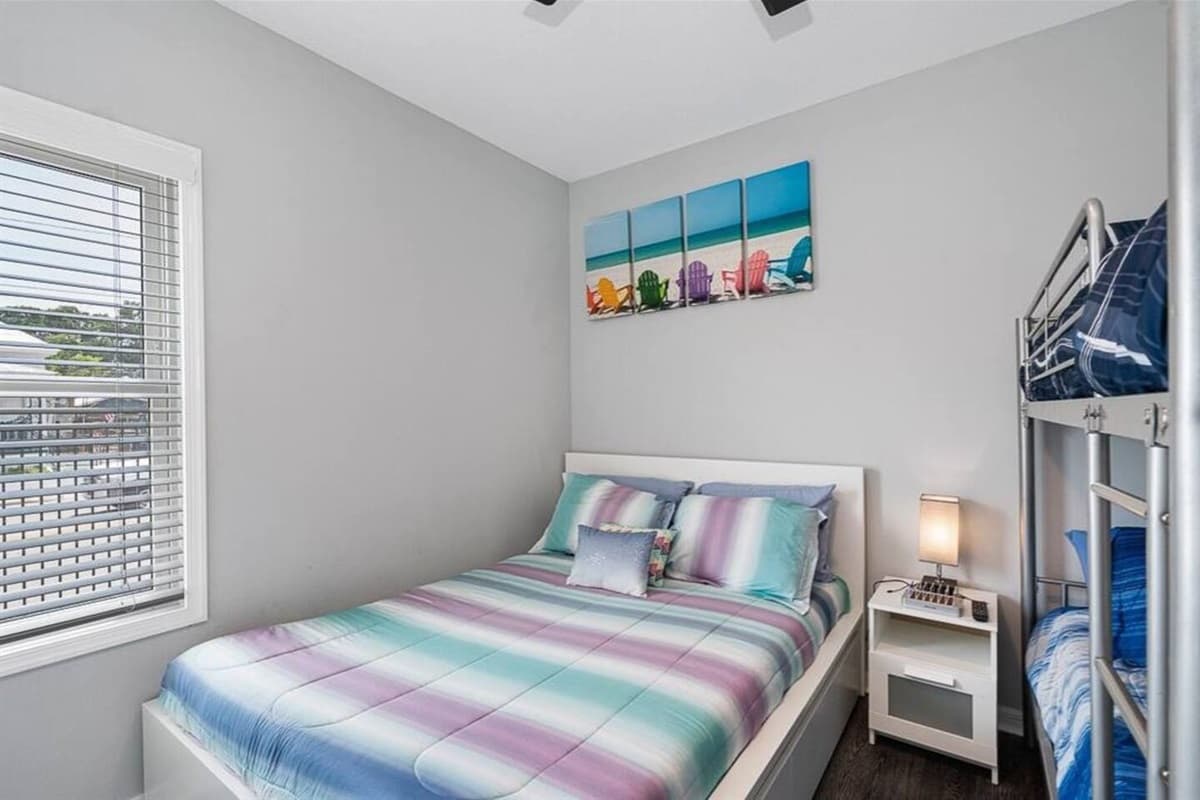 Incredible bedroom that has queen size bed, single bunkbed, drawers and a smart TV. Great for family with kids or an inseparable group of friends. If you think this property suits your needs, send us an inquiry as soon as possible!