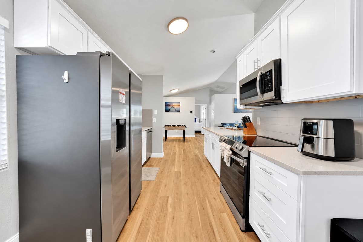 The kitchen has what actually matters on a full week: a large fridge with ice maker, stove and oven, microwave and dishwasher. Cook one dinner in and the savings pay for the night out you'd rather remember.