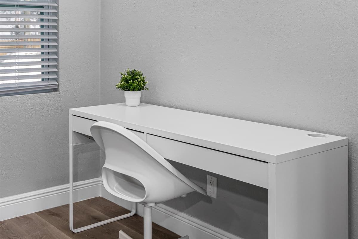 Need a space for emergency meetings during your stay? We got you! Have your own working area in this beautiful property. If you have any questions, feel free to send us a message!