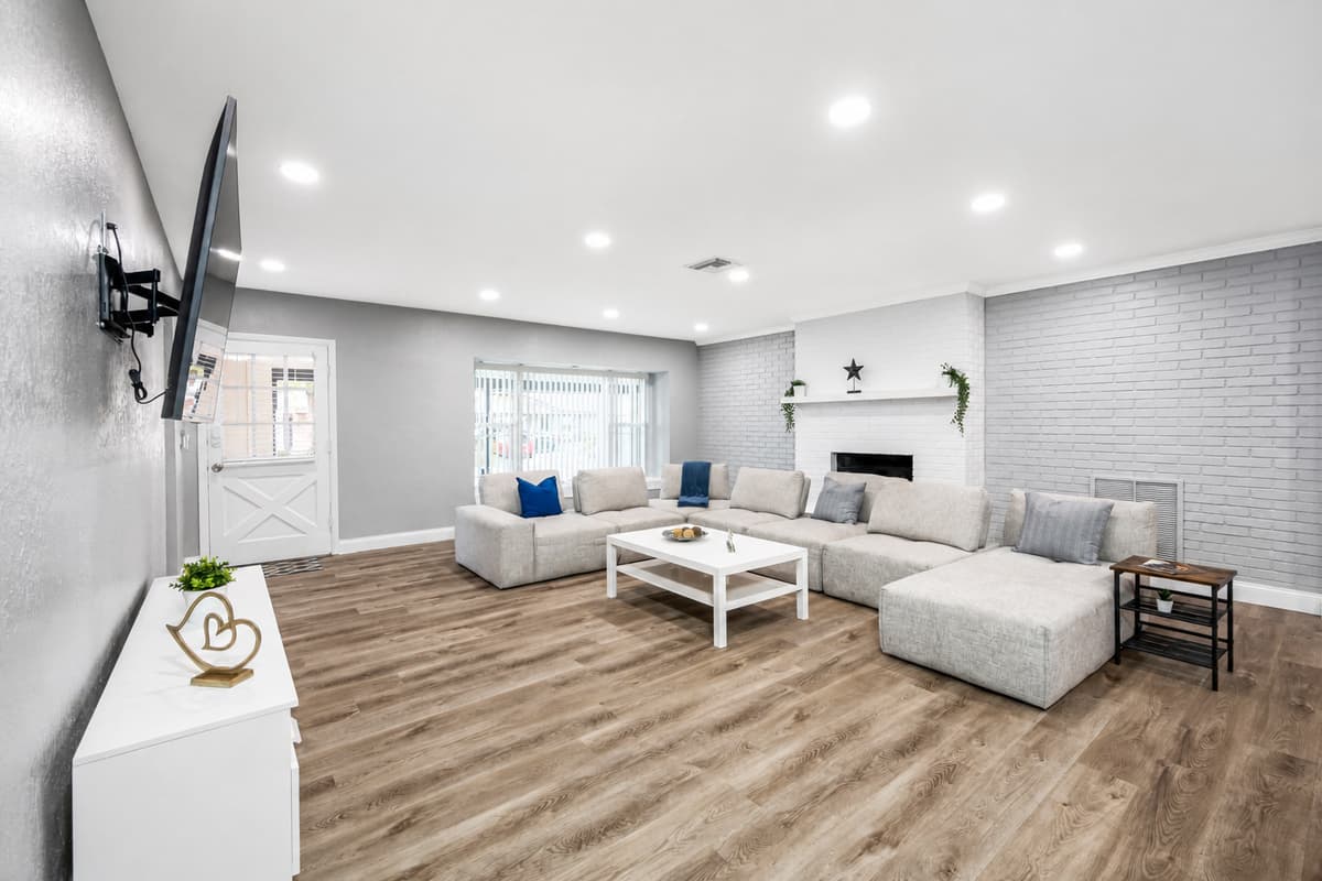 Feel cozy and refreshed on our beautiful couch and enjoy the well-lit environment. Make unforgettable memories with family and friends during you vacation! Send us a message if you have any questions!