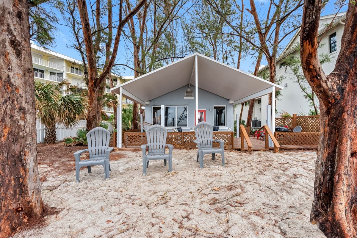 Whether you're lounging in the sun or taking a refreshing dip in the ocean, this private access ensures you can enjoy the beach in complete privacy, away from the crowds.