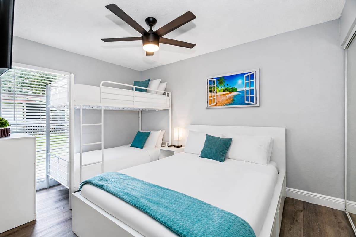 Impeccable bedrooms with a beautiful king size bed, smart TV, closets for storage and bathroom. Make the most of your stay and relax in your home away from home. If you think you deserve a great time in this property, send us an inquiry now!