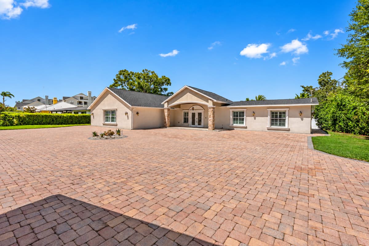 Spacious Driveway