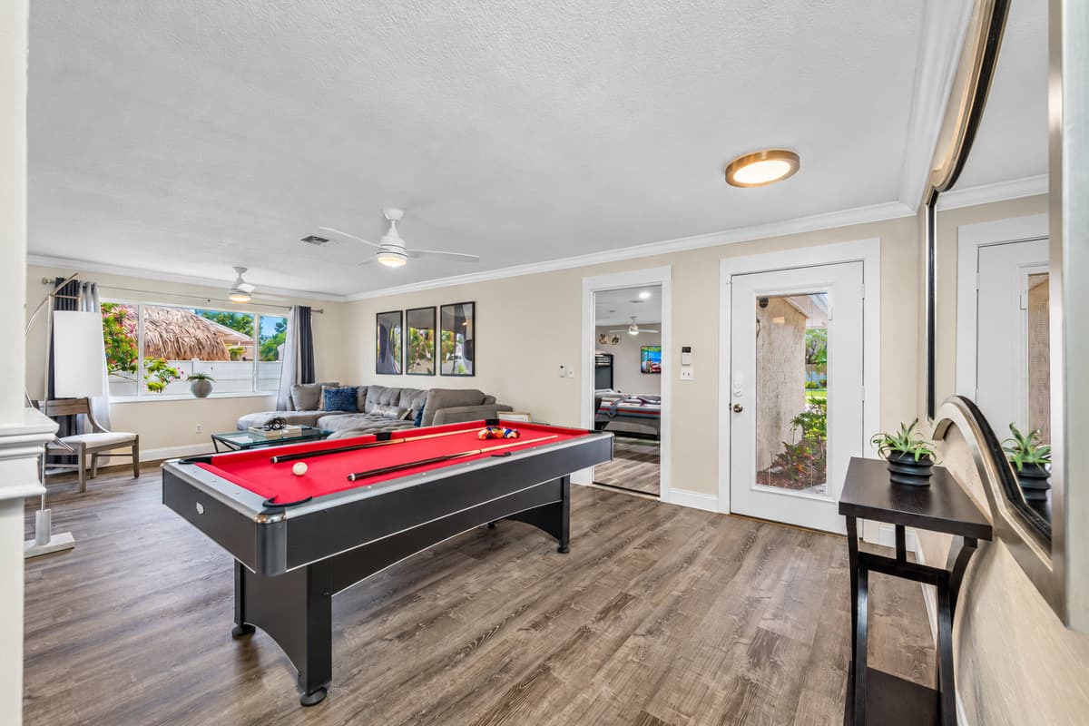 Do you like the beautiful details this property has? Wait 'til you see more in person! Book this property now!