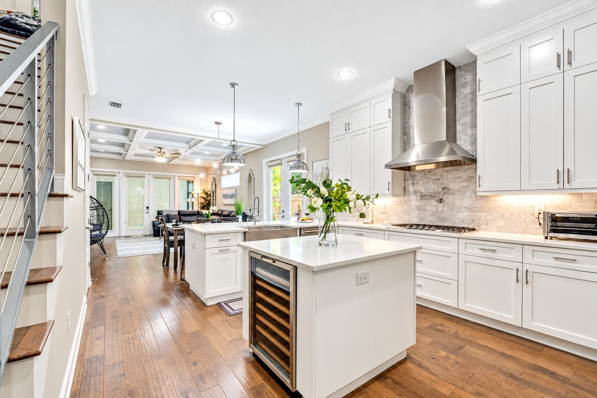 Prepare a quick breakfast on busy mornings or indulge in a gourmet dinner with loved ones – the possibilities are endless in our well-appointed kitchen.