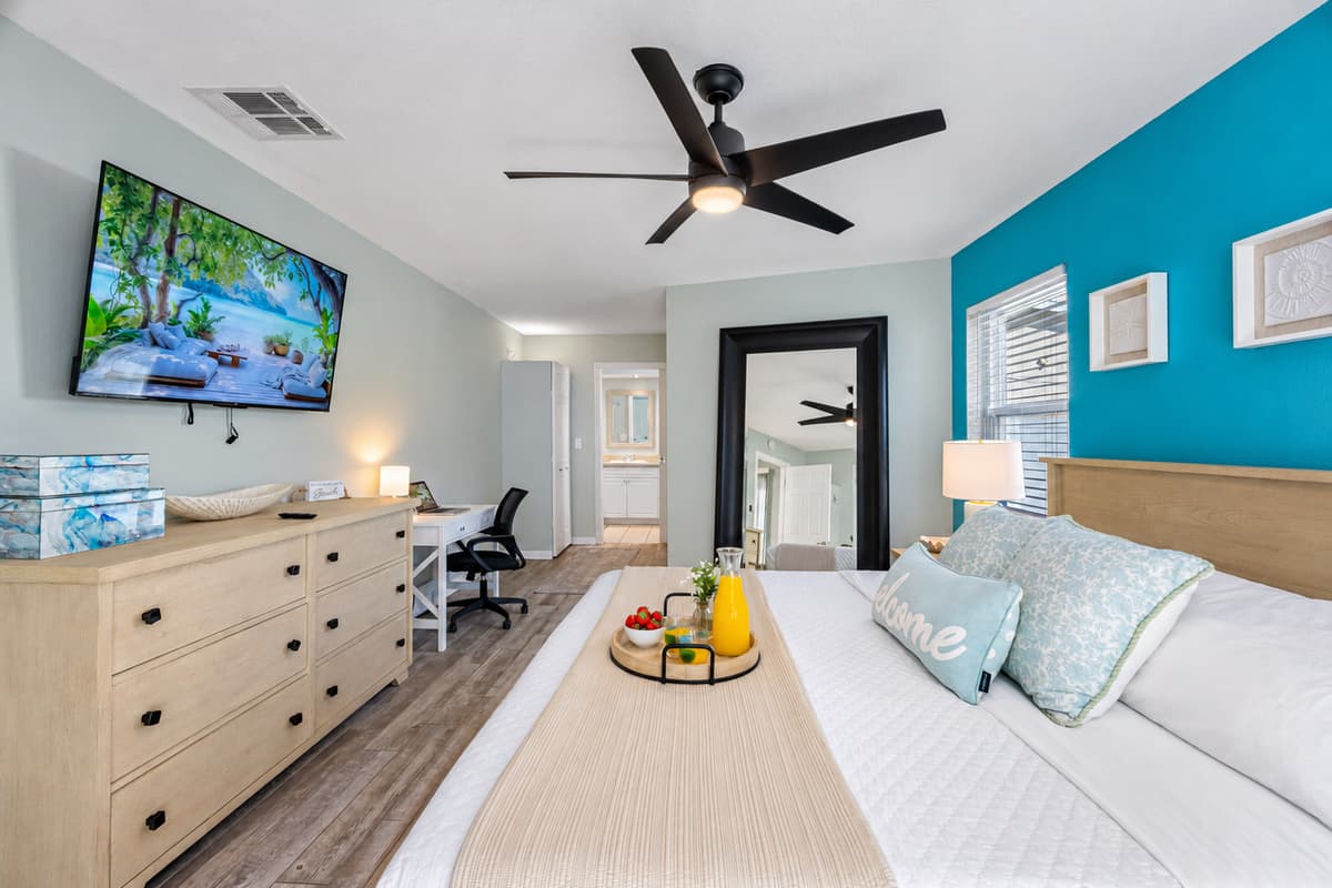 Wake up refreshed in a king suite that’s as beautiful as it is comfortable, with tasteful accents and a modern ensuite.