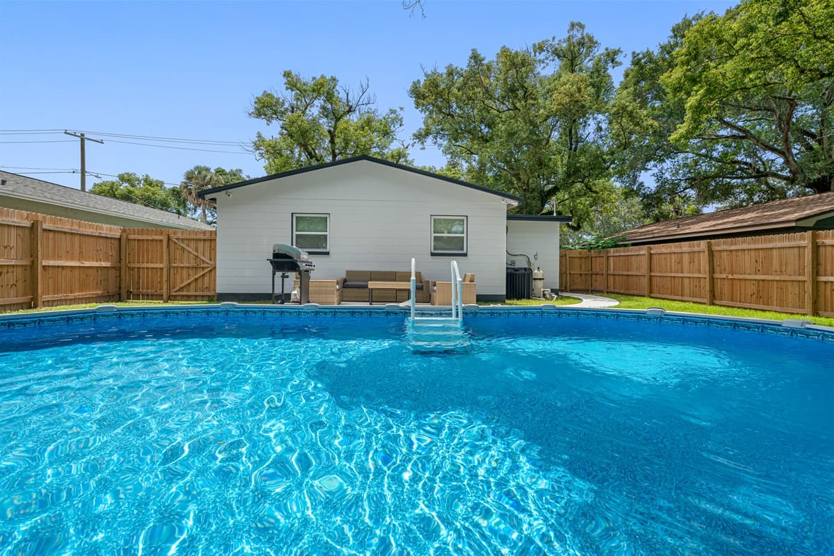Well maintained heated pool in a beautiful fully fenced backyard. Relax in our heated pool with family and friends. If you are interested in this property, send us an inquiry right now!