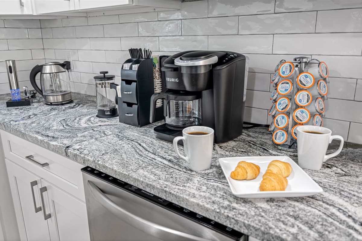 Who doesn't enjoy a good cup of coffee in the morning? Or tea for that matter? Our kitchen is equipped for you guys! If you have any questions, don't hesitate to send us a message!