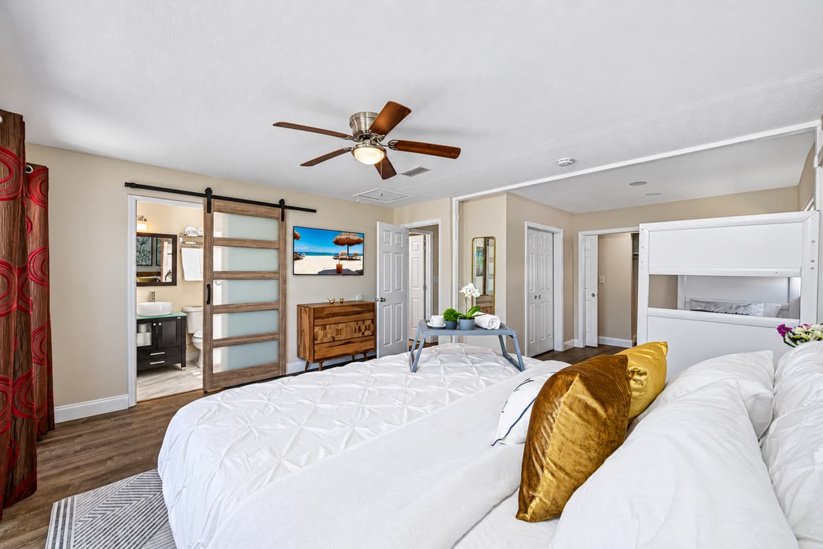 Magnificent bedroom with queen sized bed, single bunkbed, drawers for storage, own bathroom, and smart TV. Great room for families with kids or group of friends. 
