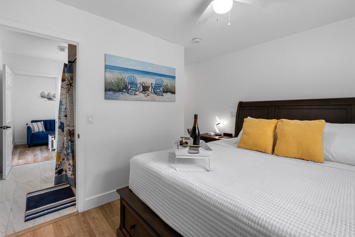 Enjoy the privacy of a detached suite complete with everything you need—bedroom, sitting area, kitchenette, and full access to high-speed Wi-Fi.