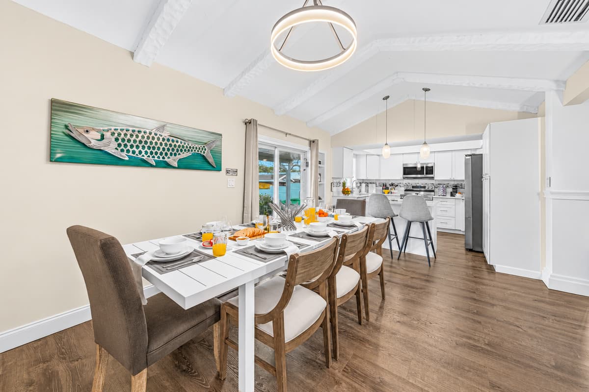 Bright dining area with an open layout connecting seamlessly to the modern kitchen.