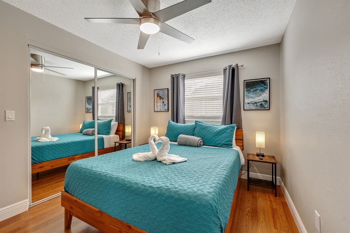 From carefully chosen color palettes to tasteful furnishings, every element contributes to the overall charm of the room.
