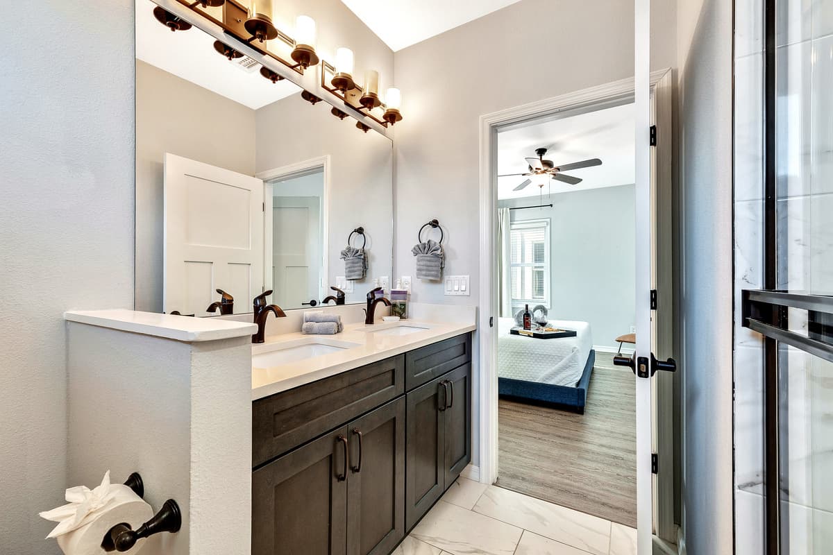 The ensuite offers an ideal space for unwinding and pampering yourself.