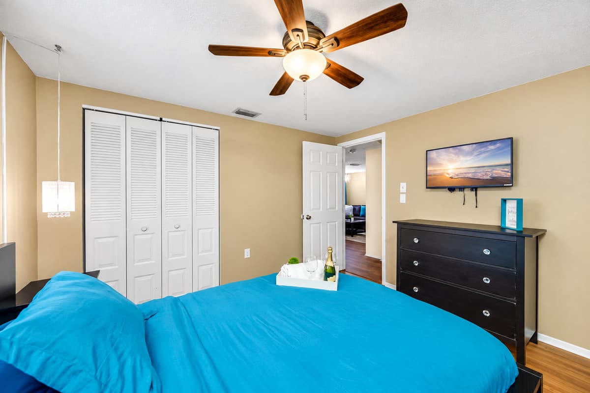 The beautiful room has a queen-size bed, drawers, and its own smartTV. Who wouldn't want a comfortable room to rest in after a long day of activities with family?