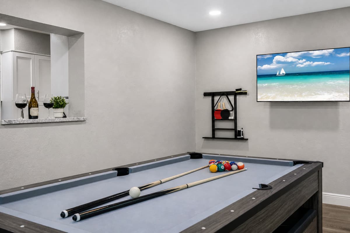 Love the great details this property has? Wait 'til you see more in person! Book this property and have an unforgettable experience! Sned us a message!
