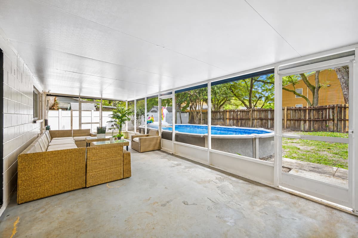 Enjoy this lovely trip with your family and friends while swimming in this pool! Create unforgettable moments with loved ones during this trip! Send us a message about this property!