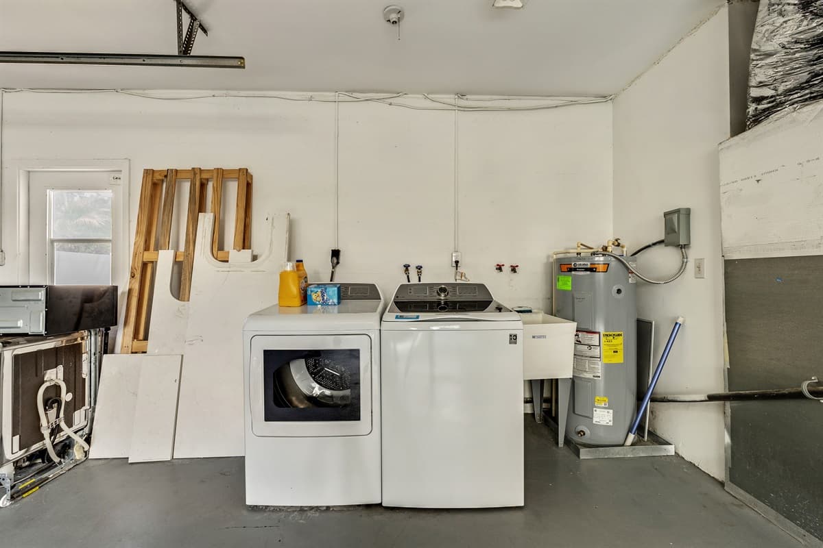 This kitchen embodies the perfect balance of practicality and aesthetic appeal, ensuring that every moment spent here is a pleasure for the senses and a joy for the soul.