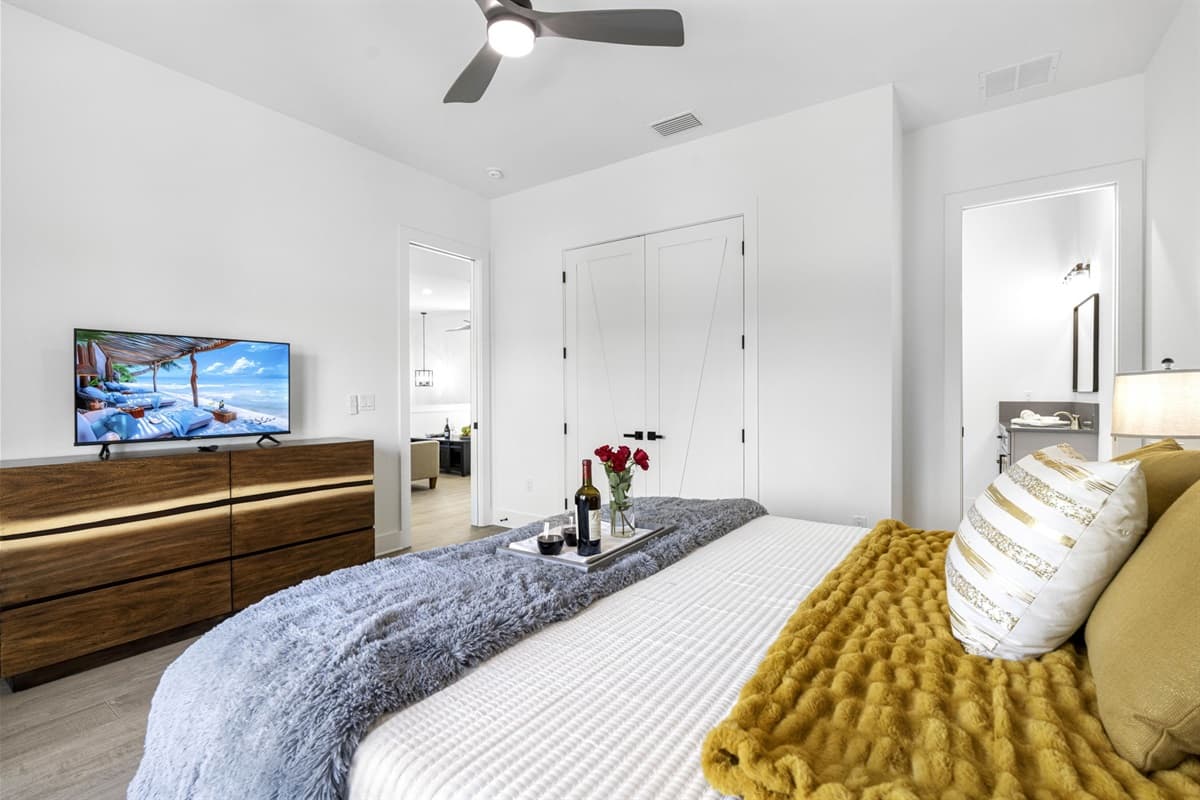 This second king suite mirrors the elegance of the master bedroom, with a similarly luxurious king-size bed and private ensuite bathroom.