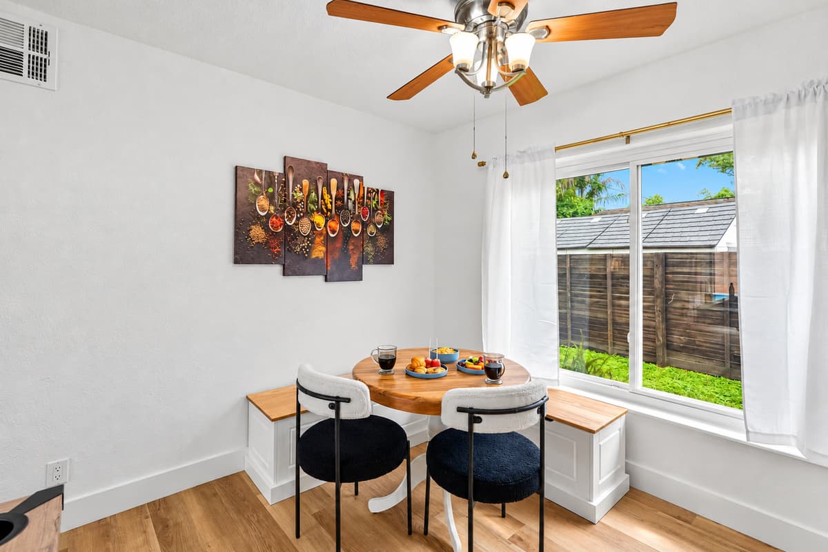 Game Room - Dining Nook