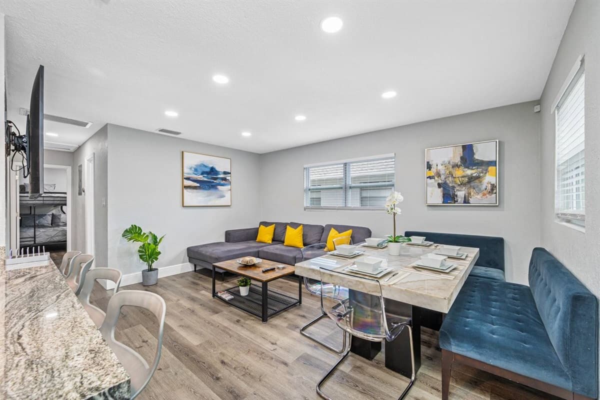 This cozy house has been fully renovated specifically to host you!Nice amenities include a 70" TV in the living room, flat-screen Samsung TVs in all the bedrooms, super-fast 1 GIG internet, a fully equipped kitchen, and much more!