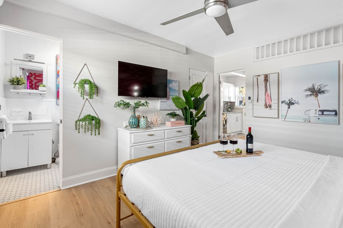 The Miami & Me Oasis Room features modern amenities such as a flat-screen TV, high-speed Wi-Fi, and climate control, ensuring your stay is as comfortable as it is stylish.