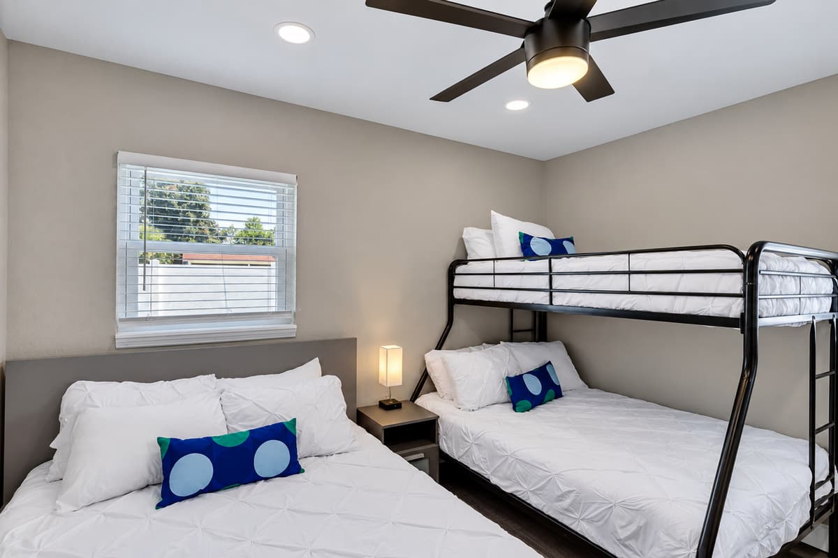 Magnificent bedroom with queen sized bed, single over twin bunkbed, drawers for storage and smart TV. Great room for families with kids or group of friends. If you feel like this place is for you, send us an inquiry now!