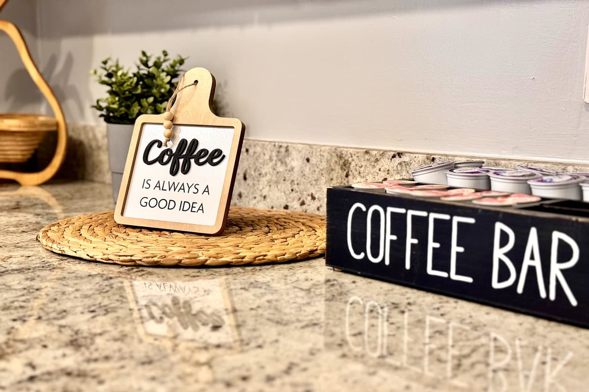☕ Good morning, vacation! The charming coffee bar is fully set up with mugs, a coffee maker, and everything you need to start your day right. Because coffee is ALWAYS a good idea! ☀️💛