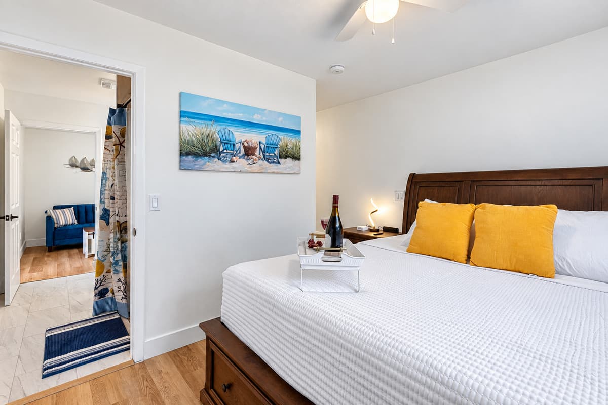 Enjoy the privacy of a detached suite complete with everything you need—bedroom, sitting area, kitchenette, and full access to high-speed Wi-Fi.