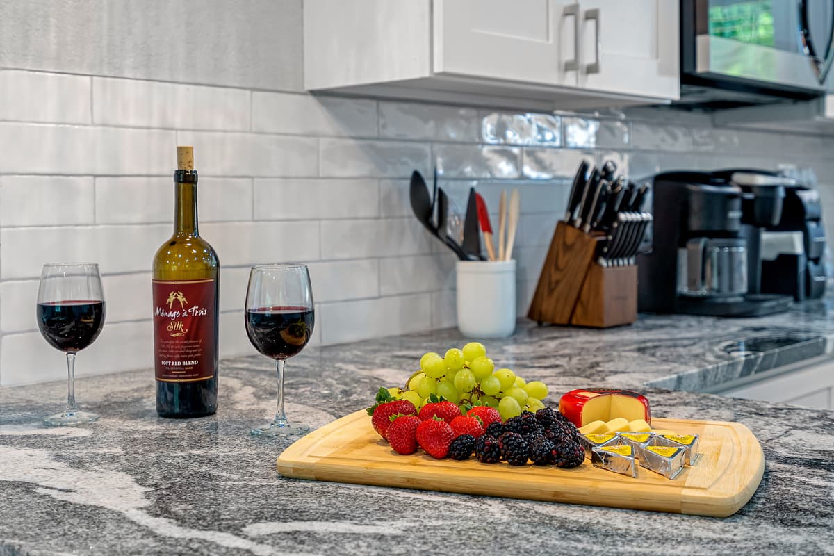 Make memories and great food in this beautiful property that has a modern fully equipped kitchen. Channel your inner chef and have great meals with family and friends.  If you are interested in this property, send us a message!