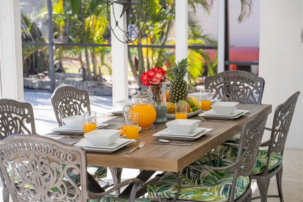 Enjoy a delightful alfresco dining experience by the pool, where the combination of fresh air, tranquil water views, and comfortable seating creates the perfect setting for meals with family and friends.