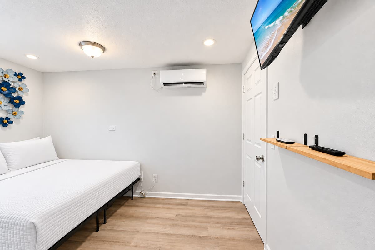 Detached studio retreat complete with Smart TV, mini-split air conditioning, and a comfortable sleeping area ideal for extended stays.