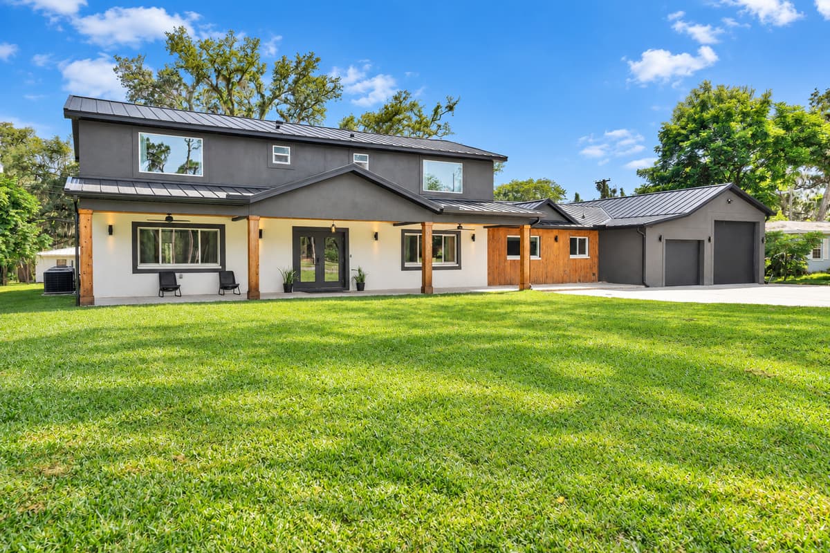 The estate you can't see from the street. A deep lot, mature oaks and a footprint most Tampa rentals can't match — eight bedrooms, a screened pool and open lawn beyond it, ten minutes from Busch Gardens and USF.