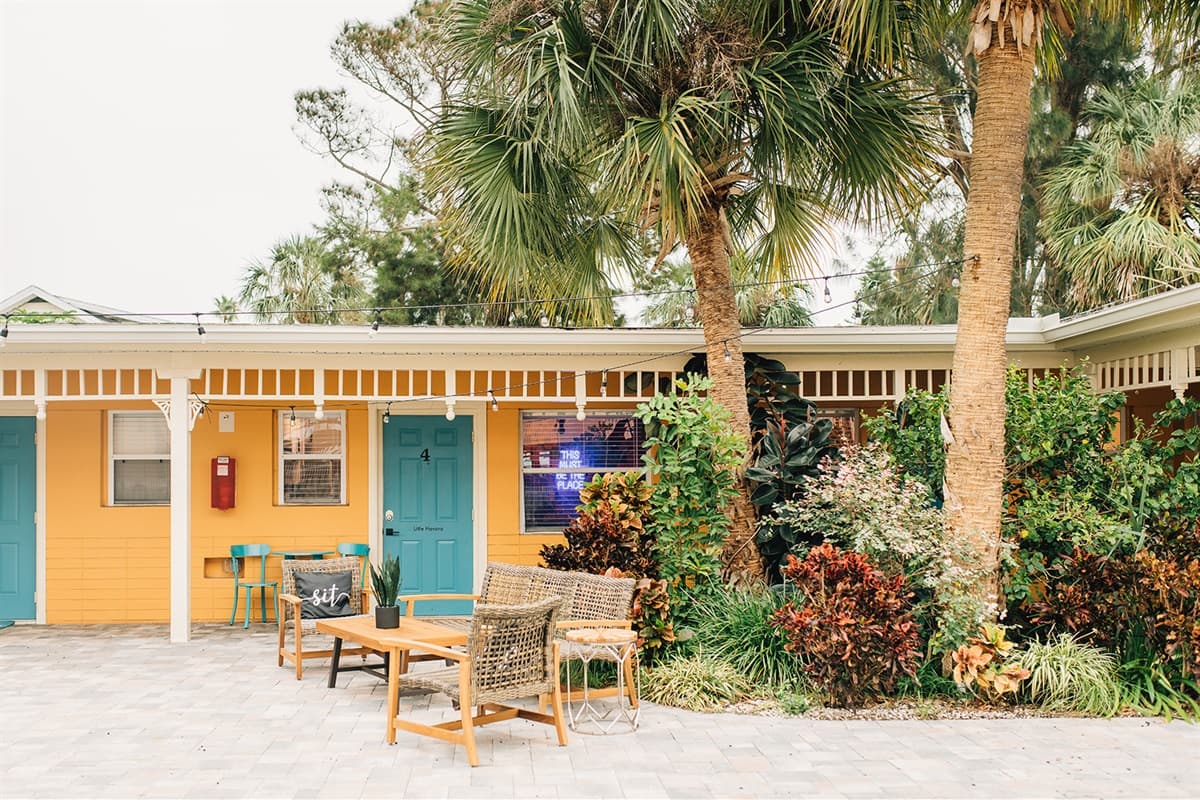 Enjoy your morning coffee or an evening cocktail in the outdoor common area.