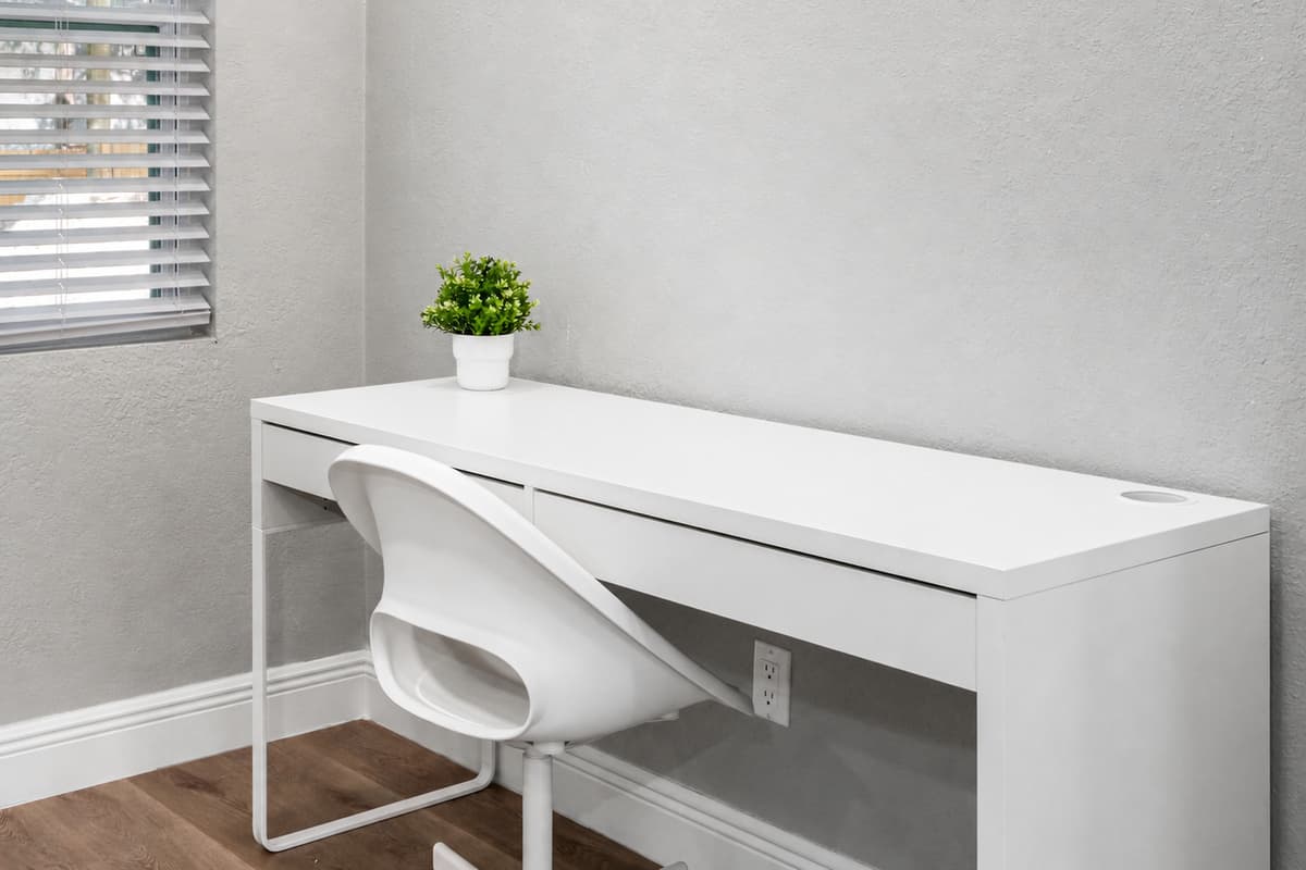 Need a space for emergency meetings during your stay? We got you! Have your own working area in this beautiful property. If you have any questions, feel free to send us a message!