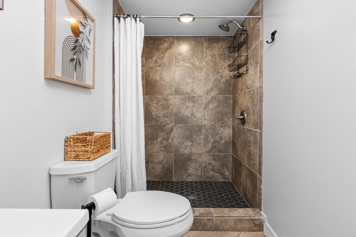 Bedroom 1 - Ensuite Bathroom
