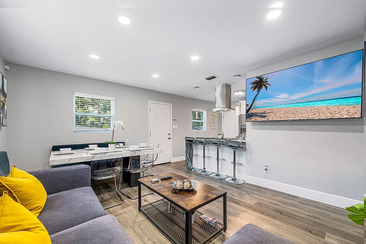 Watching a series and don't want to miss an episode? We got you! Our beautiful living area has a smart TV and a comfortable and modern L-shaped couch. Send us a message now!
