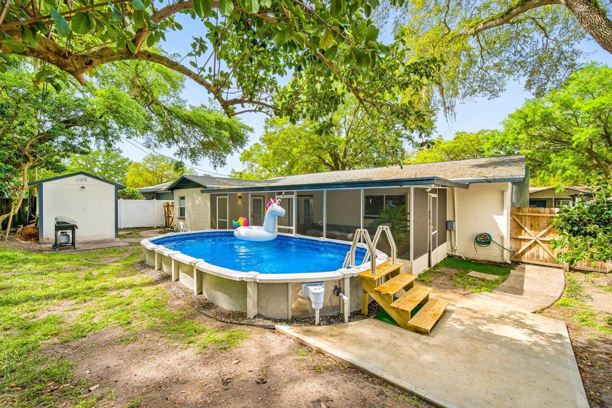 Immaculate heated pool and a grill you can enjoy your entire stay with us! Don't hesitate to send us a message!
