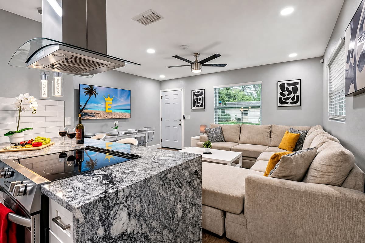 Create beautiful memories with your loved ones in this magnificent property. Our cozy open area is great for relaxing, cooking and eating great meals with family. Send us a message now!