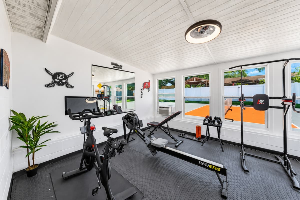 No need to pause your progress while on vacation. Enjoy a fully equipped private gym designed to keep your routine effortlessly on track.