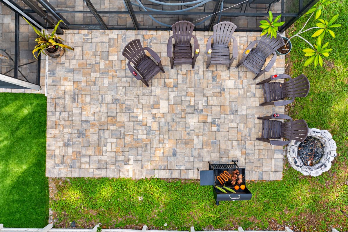 As the sun sets, light up the firepit, crack open a drink, and enjoy great conversation under the stars.