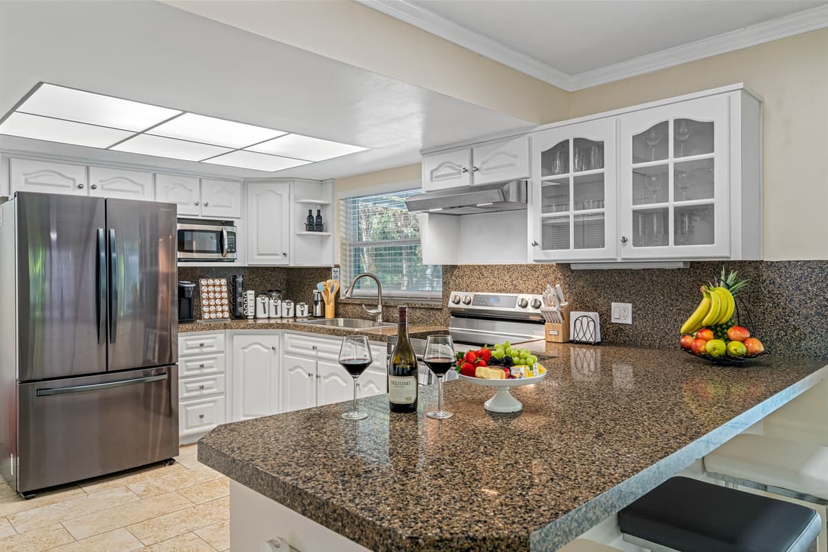 This stunning space is a food lover's dream, boasting sleek and modern appliances, ample counter space, and everything you need to whip up a culinary masterpiece. 